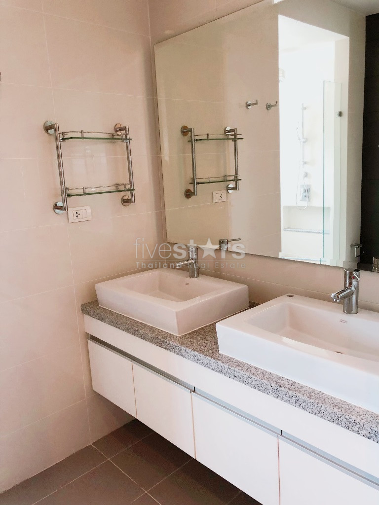 Appartement de 3 chambres en étage élevé à louer à Asoke, photo 13