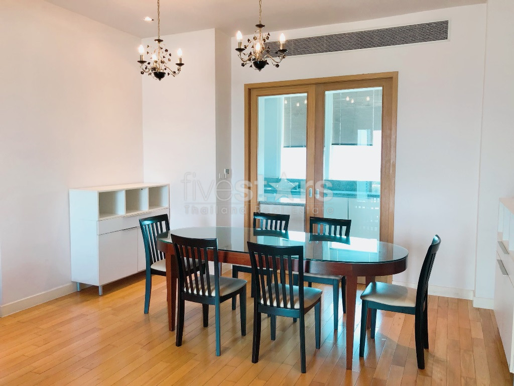 Appartement de 3 chambres en étage élevé à louer à Asoke, photo 4