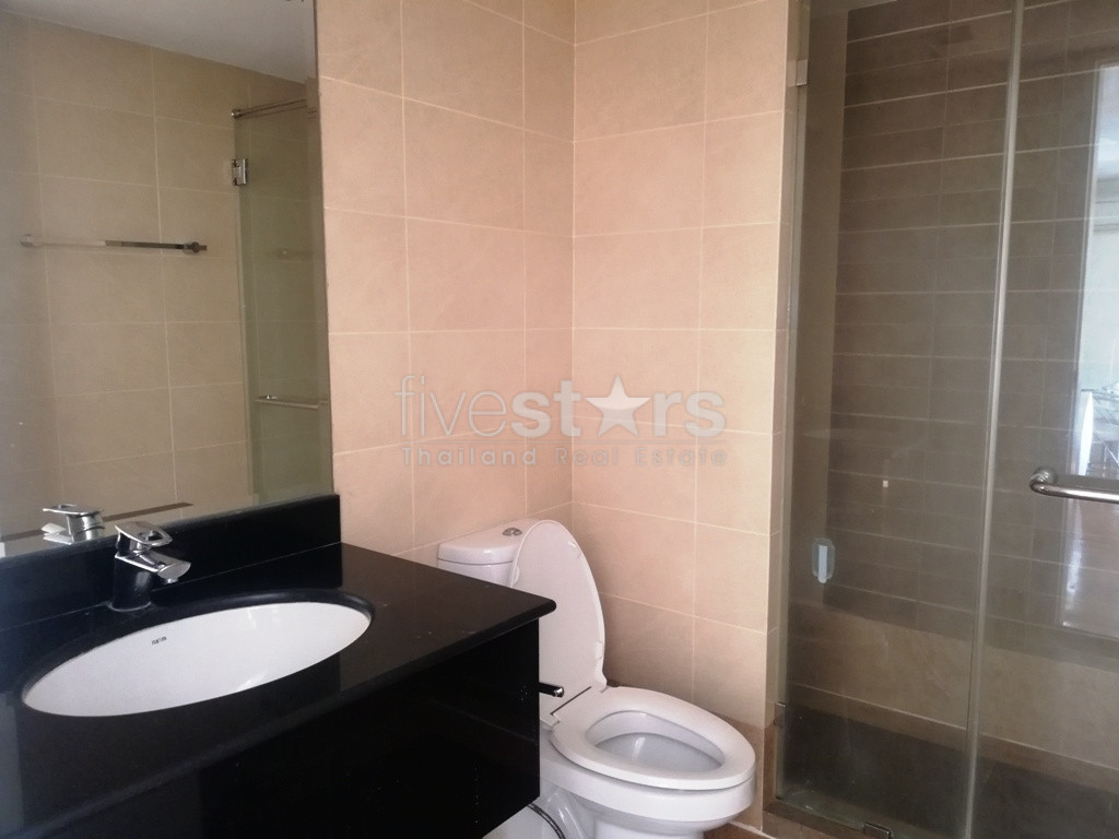 Grand appartement de 2 chambres à louer à Phromphong, photo 17