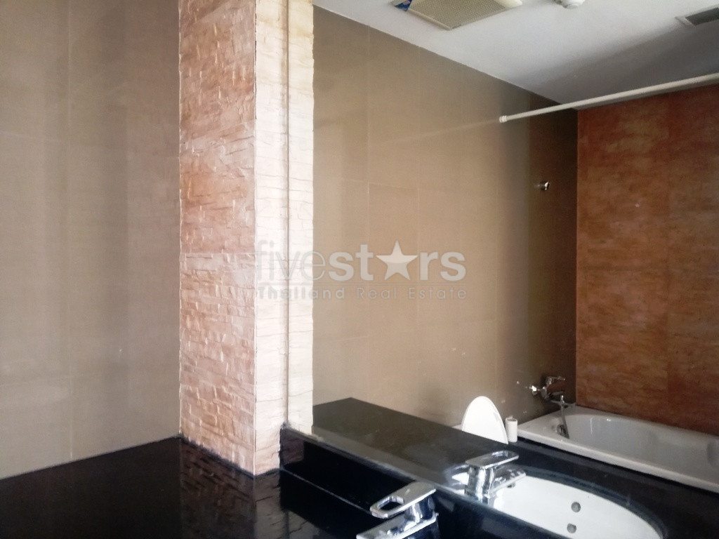 Grand appartement de 2 chambres à louer à Phromphong, photo 16