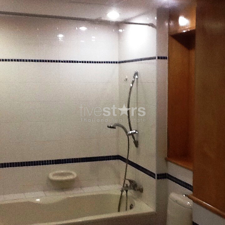 2 bedrooms condo for rent near BTS Asoke, photo 14