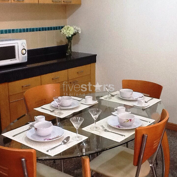 2 bedrooms condo for rent near BTS Asoke, photo 2