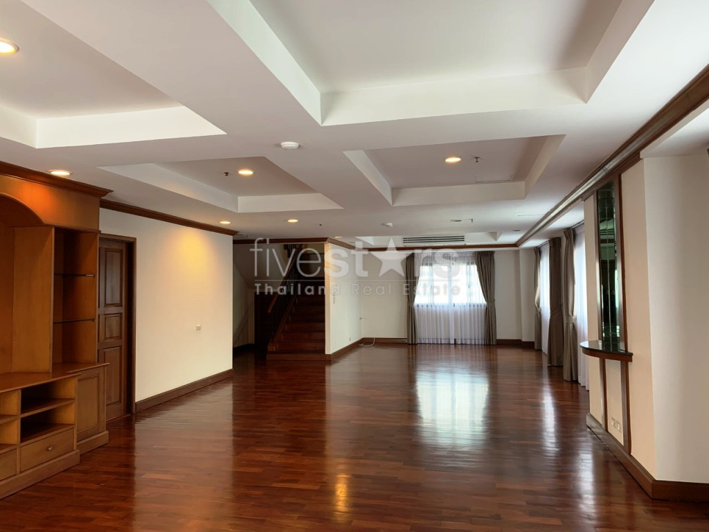 Immense appartement duplex en penthouse de 4 chambres à louer dans le quartier de Asoke, photo 4