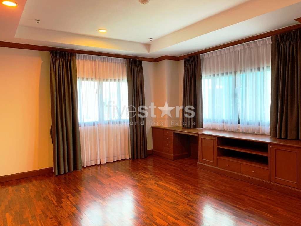 Immense appartement duplex en penthouse de 4 chambres à louer dans le quartier de Asoke, photo 9