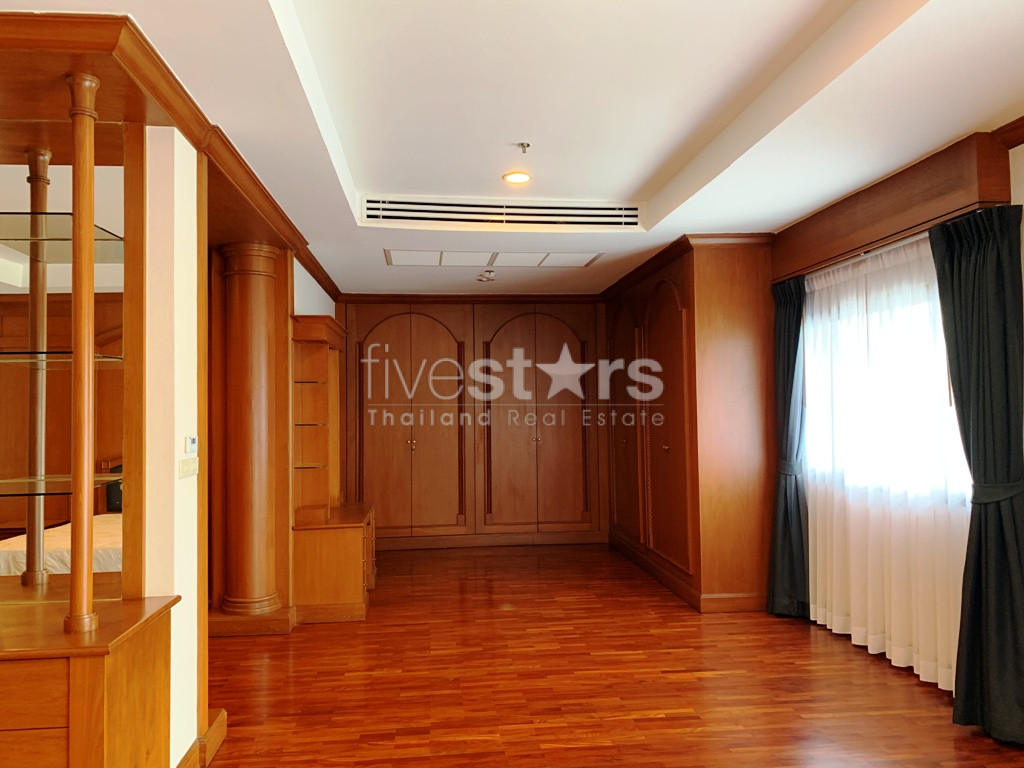 Immense appartement duplex en penthouse de 4 chambres à louer dans le quartier de Asoke, photo 6