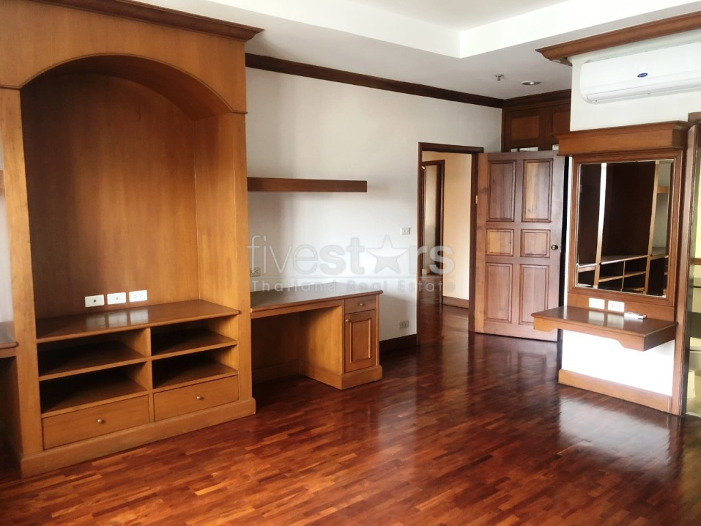 Immense appartement duplex en penthouse de 4 chambres à louer dans le quartier de Asoke, photo 10
