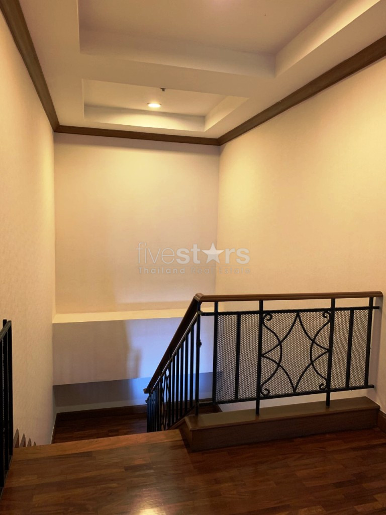 Immense appartement duplex en penthouse de 4 chambres à louer dans le quartier de Asoke, photo 5