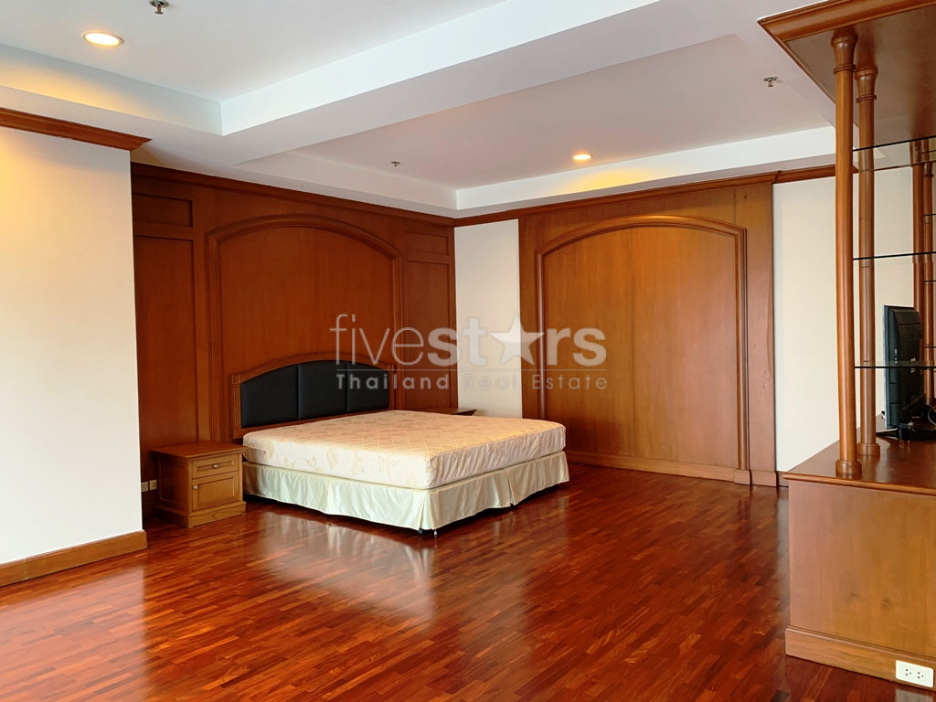 Immense appartement duplex en penthouse de 4 chambres à louer dans le quartier de Asoke, photo 11