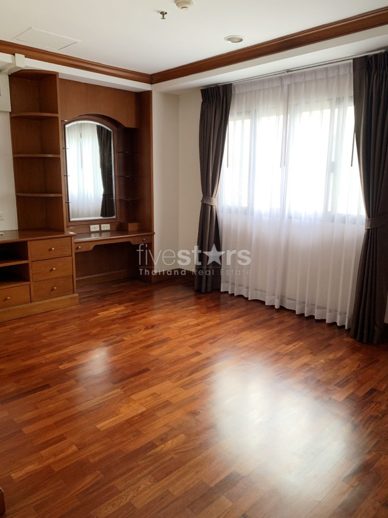 Immense appartement duplex en penthouse de 4 chambres à louer dans le quartier de Asoke, photo 7