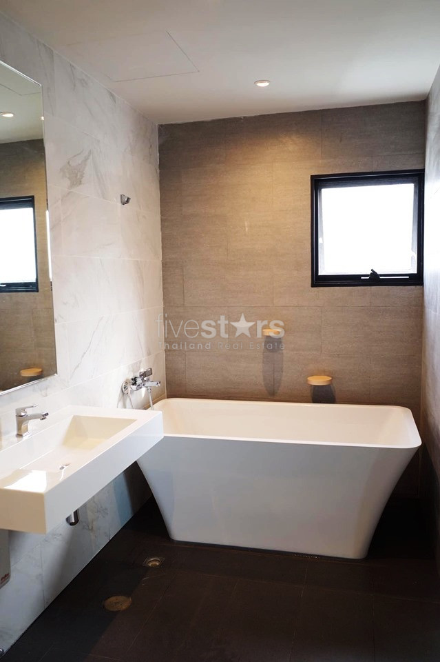 Appartement penthouse de 3 chambres à louer dans le quartier Sukhumvit, photo 11