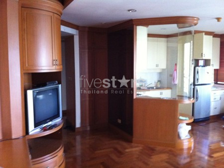 2 bedroom condominium for rent conveniently located close to BTS and MRT, photo 2
