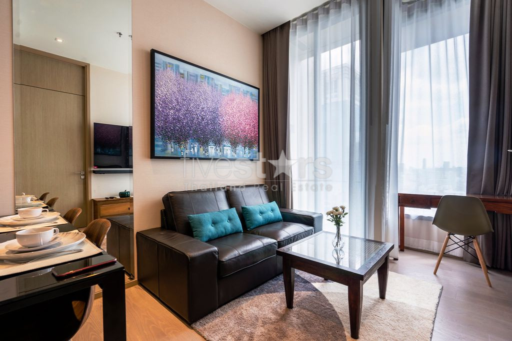 Modern 1 bedroom condo for rent in Asoke