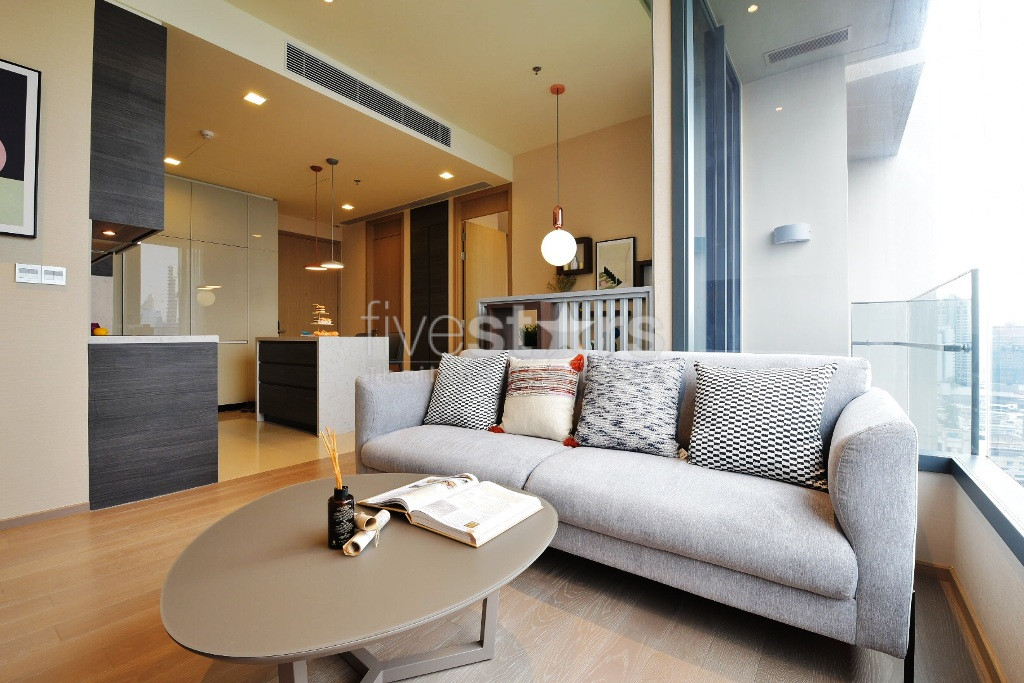 Appartement moderne de 2 chambres à louer près de la station de BTS Asoke