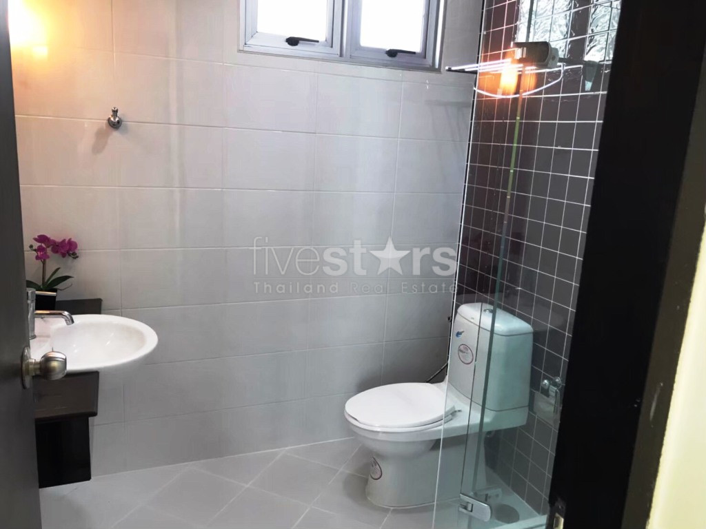 Condo récemment rénové de 3 chambres à louer près du BTS Asoke, photo 7