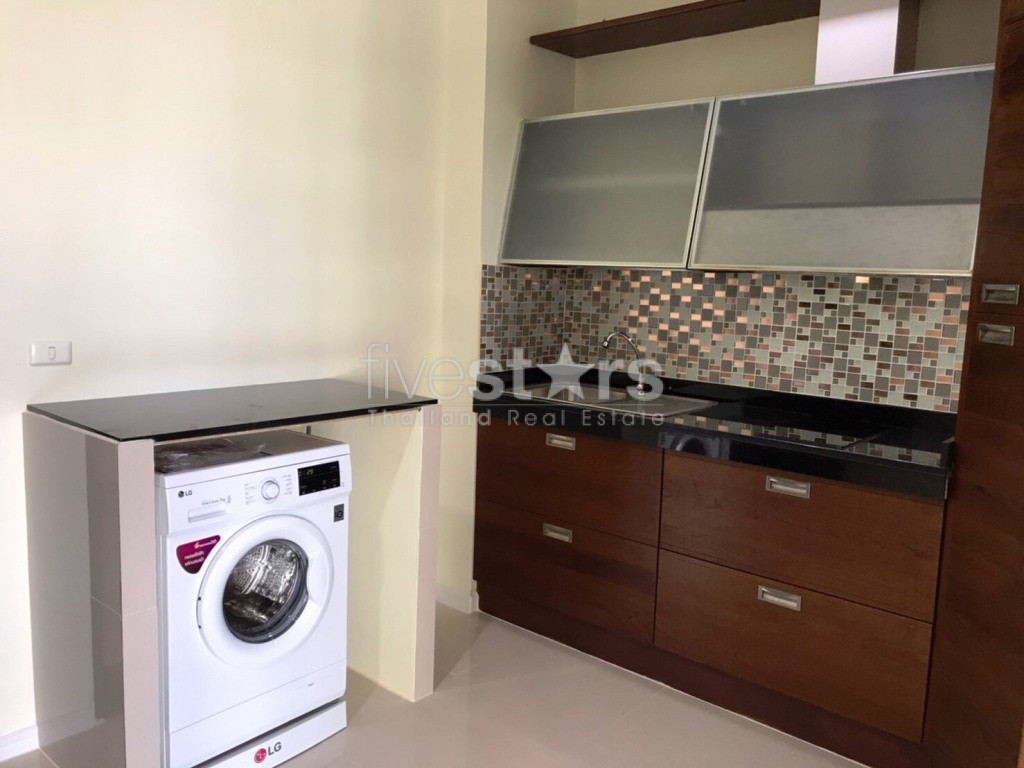 Condo récemment rénové de 3 chambres à louer près du BTS Asoke, photo 3