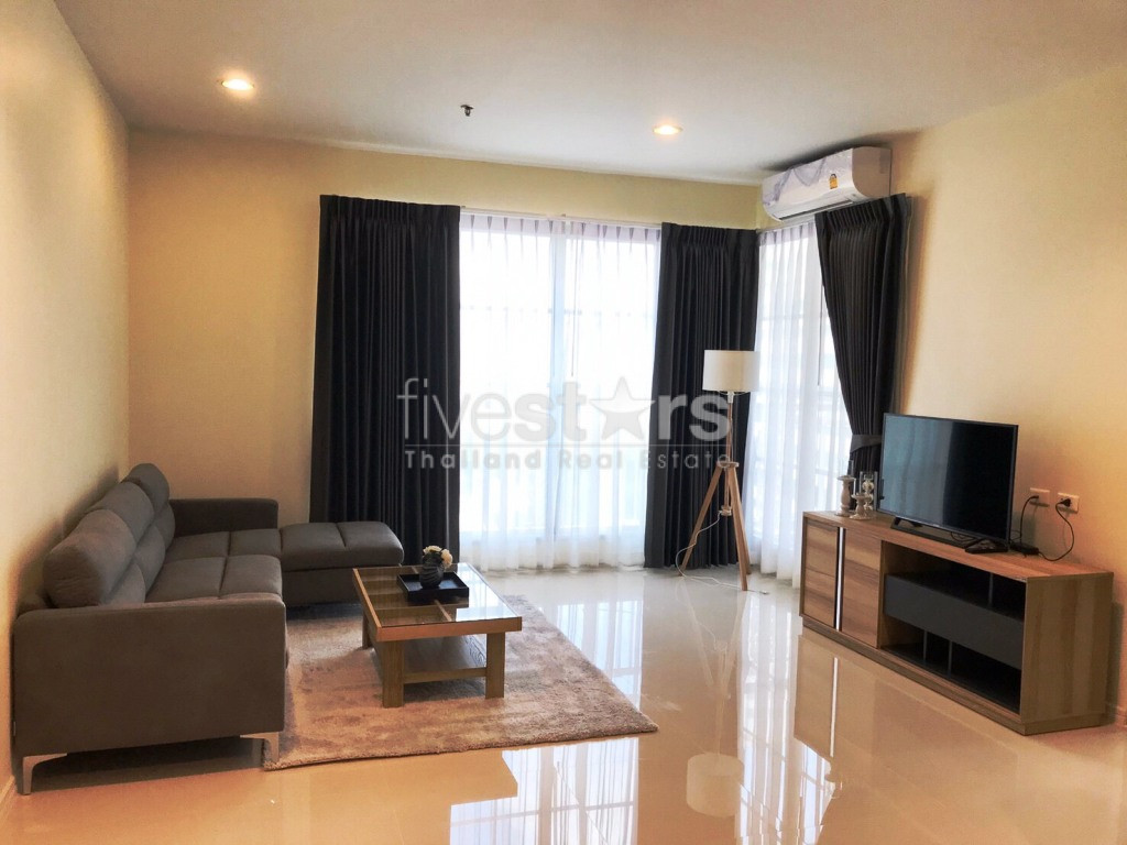 Condo récemment rénové de 3 chambres à louer près du BTS Asoke