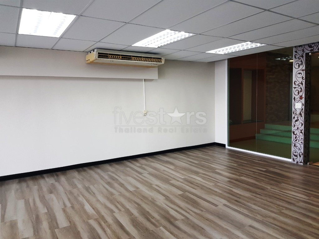 Office space for rent in Sukhumvit near BTS Nana, photo 3