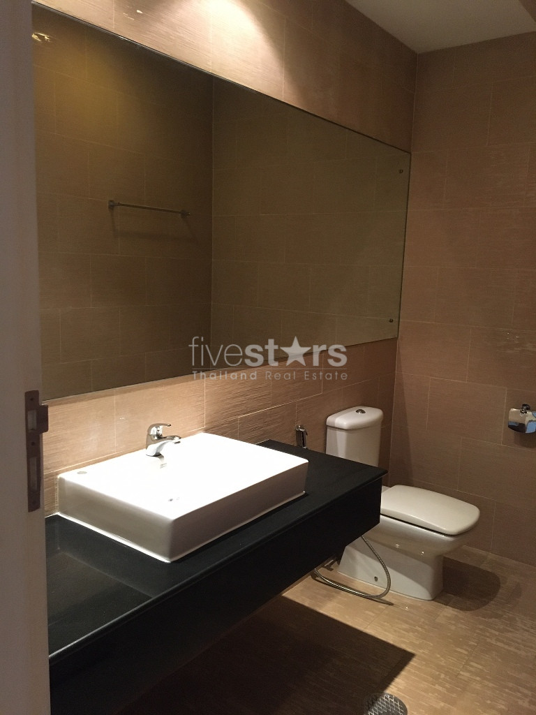 Spacious 4 bedrooms apartment for rent in Asoke, photo 12