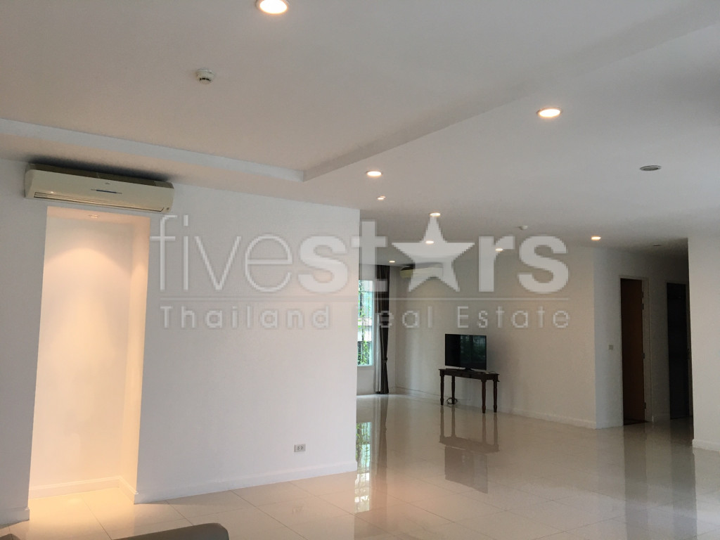 Spacious 4 bedrooms apartment for rent in Asoke, photo 5