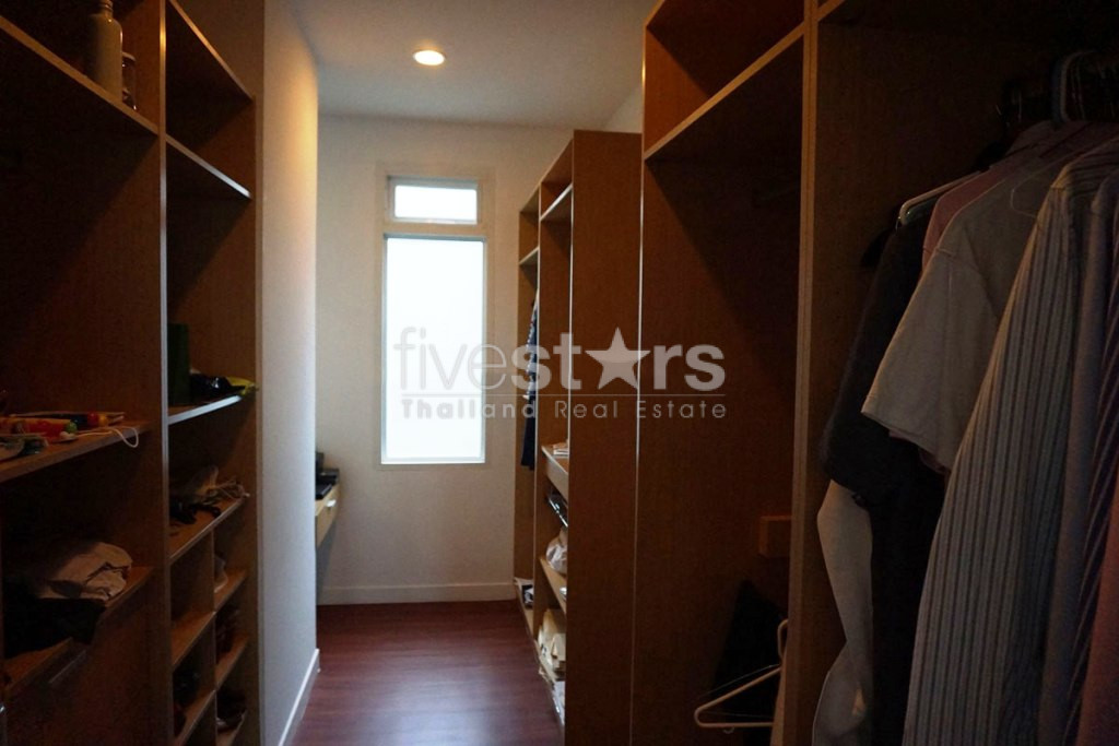 Spacious 4 bedrooms apartment for rent in Asoke, photo 11