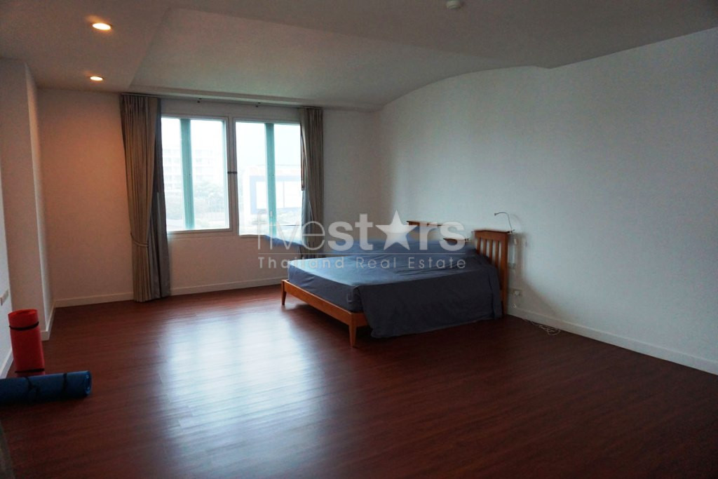 Spacious 4 bedrooms apartment for rent in Asoke, photo 9
