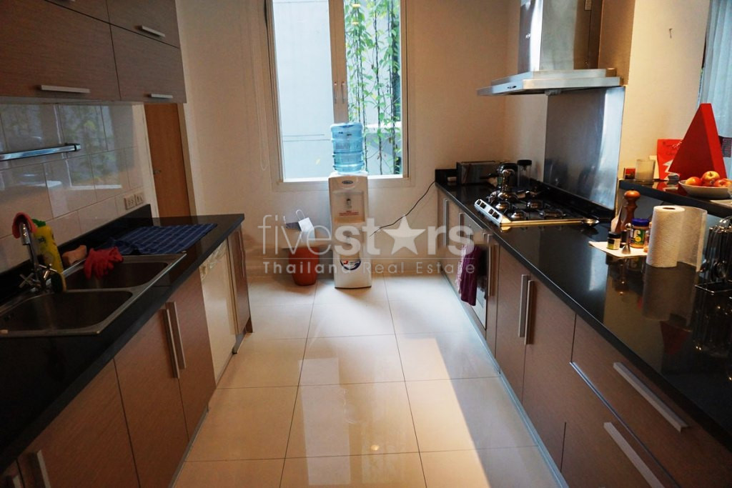 Spacious 4 bedrooms apartment for rent in Asoke, photo 7