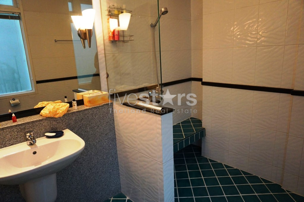 Spacious 4 bedrooms apartment for rent in Asoke, photo 13