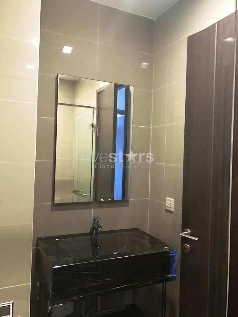 2 bedrooms condo for rent near BTS Asoke, photo 13