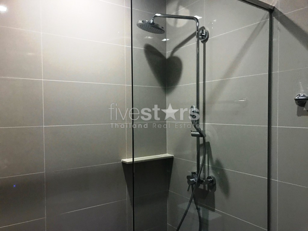 2 bedrooms condo for rent near BTS Asoke, photo 14