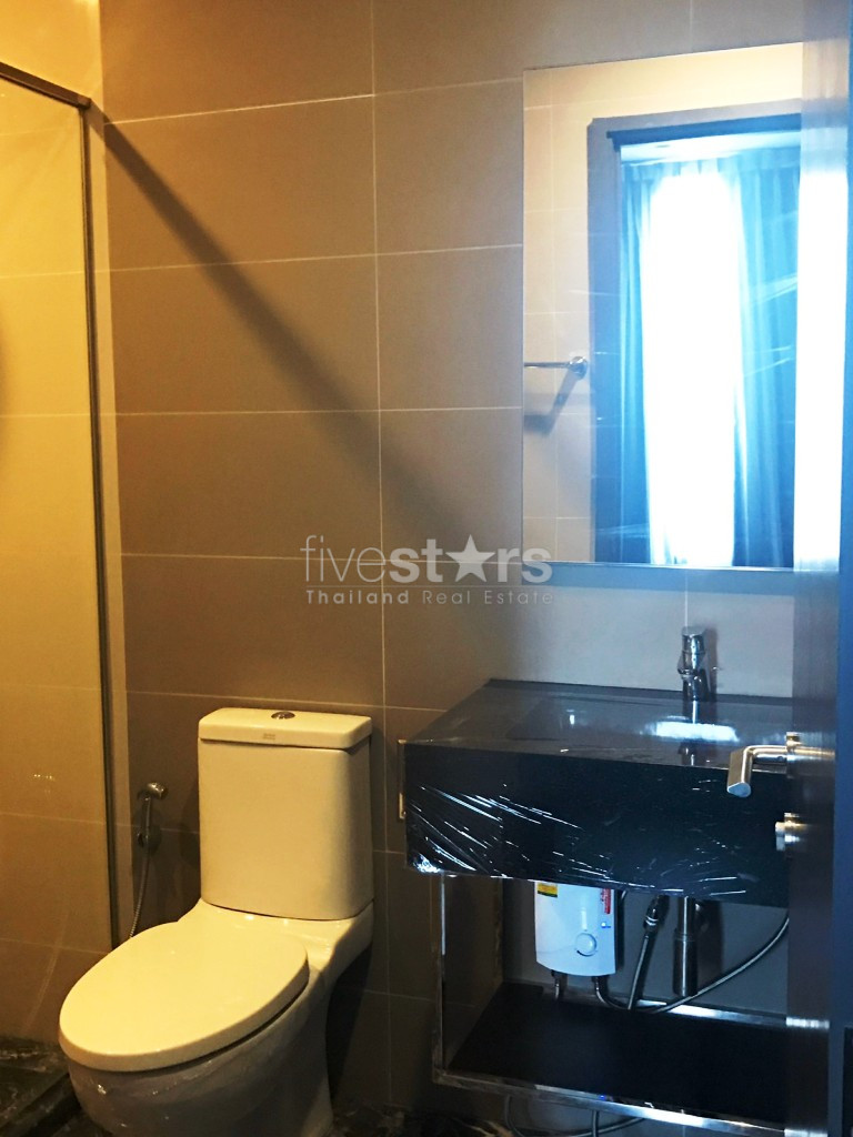 2 bedrooms condo for rent near BTS Asoke, photo 12