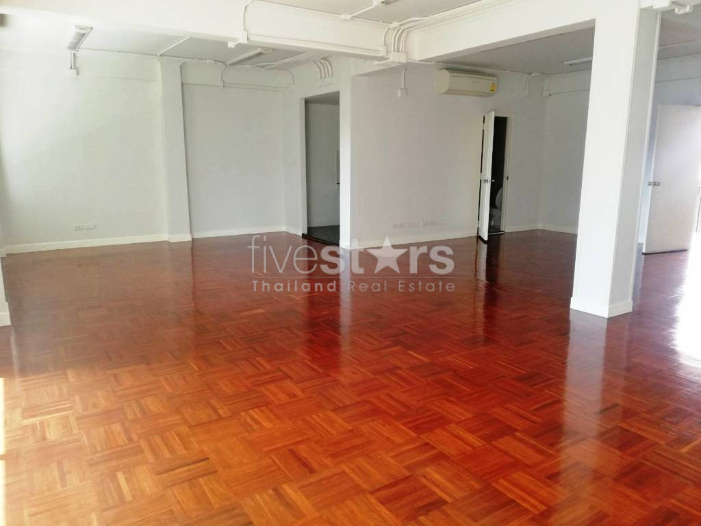 Office 120 sqm for rent in Asoke, photo 2