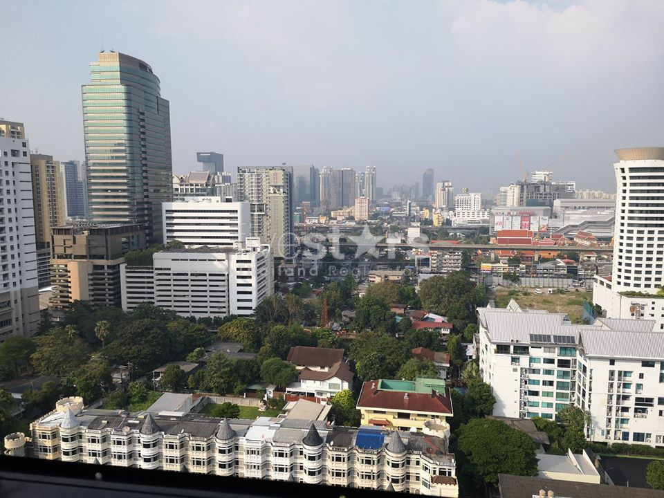 Pet friendly 2 bedrooms condo for rent in Asoke area