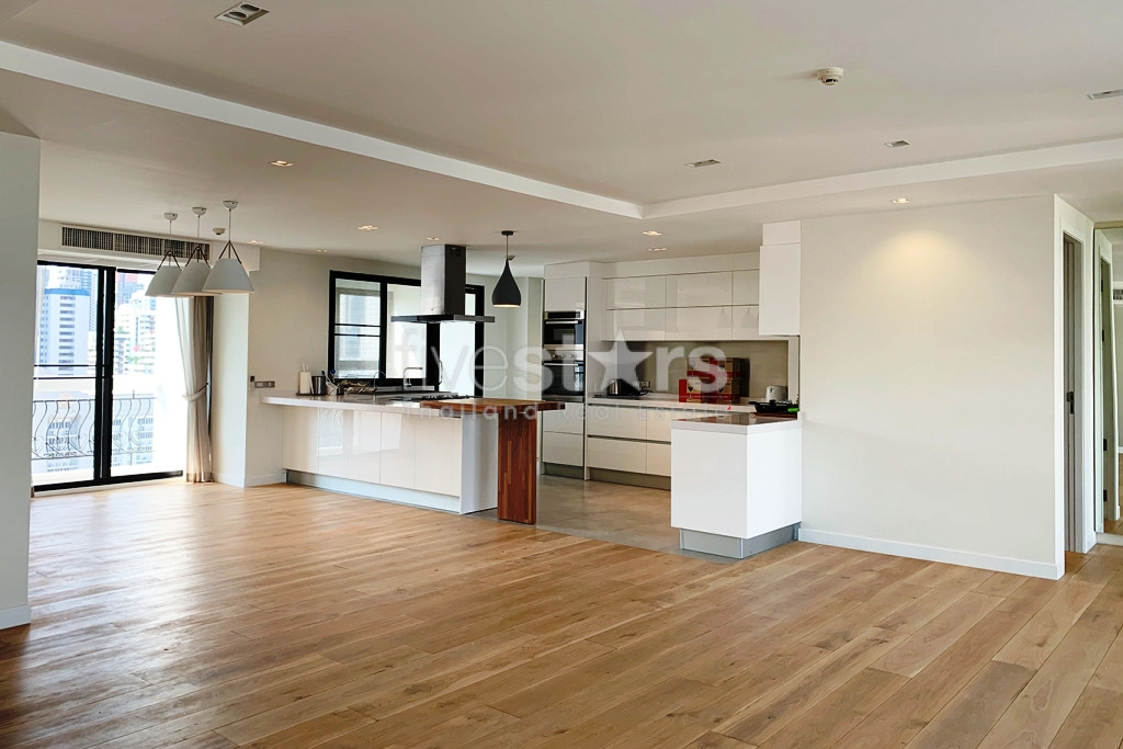 Pet friendly 3 bedrooms condo for rent in Sukhumvit