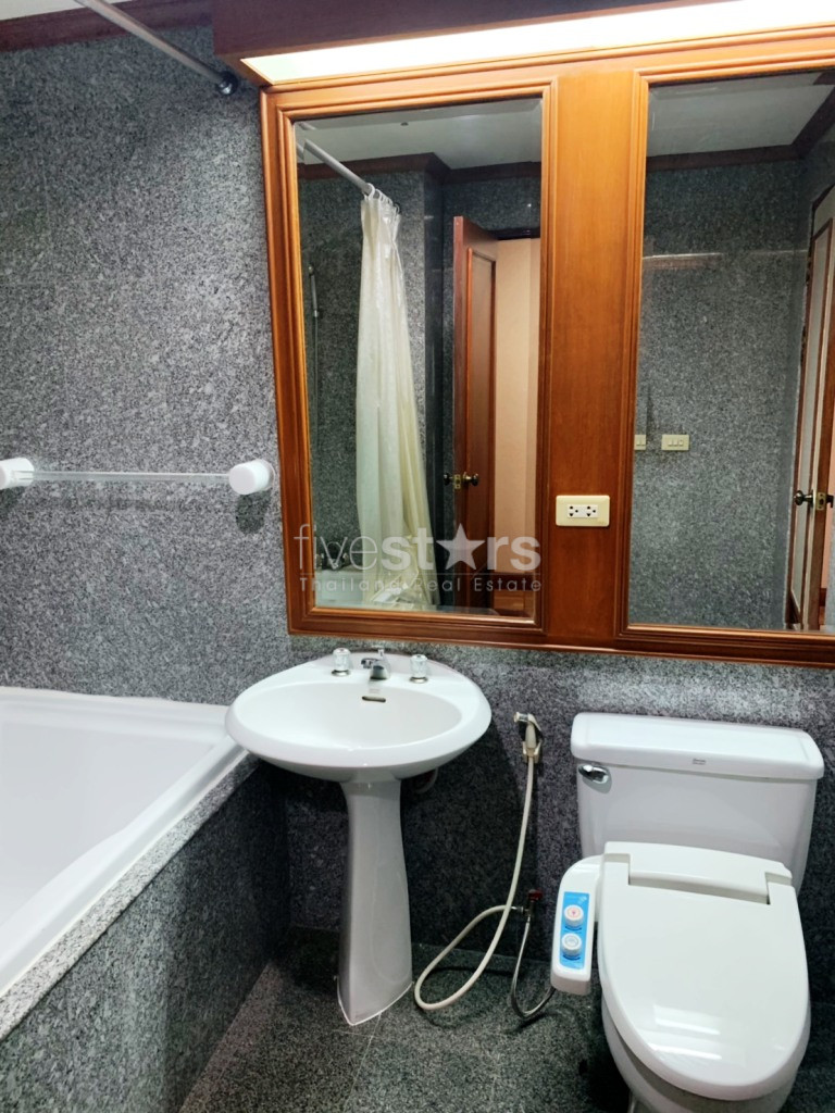 3 bedrooms apartment for rent near BTS Asoke, photo 8