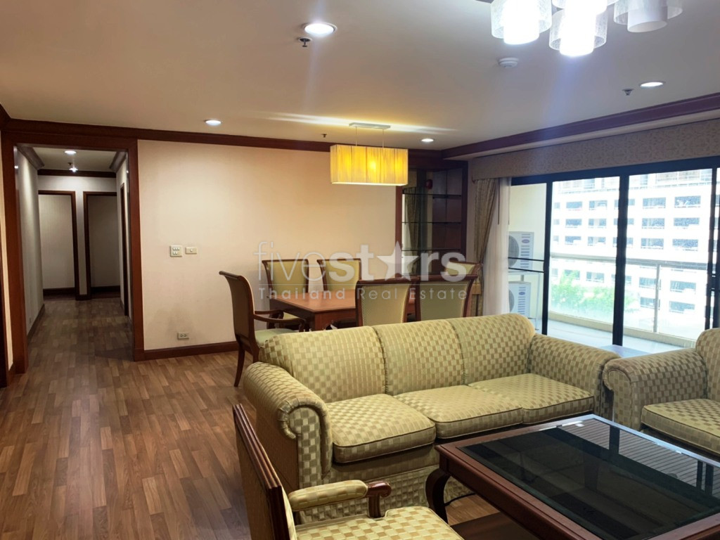 3 bedrooms apartment for rent near BTS Asoke