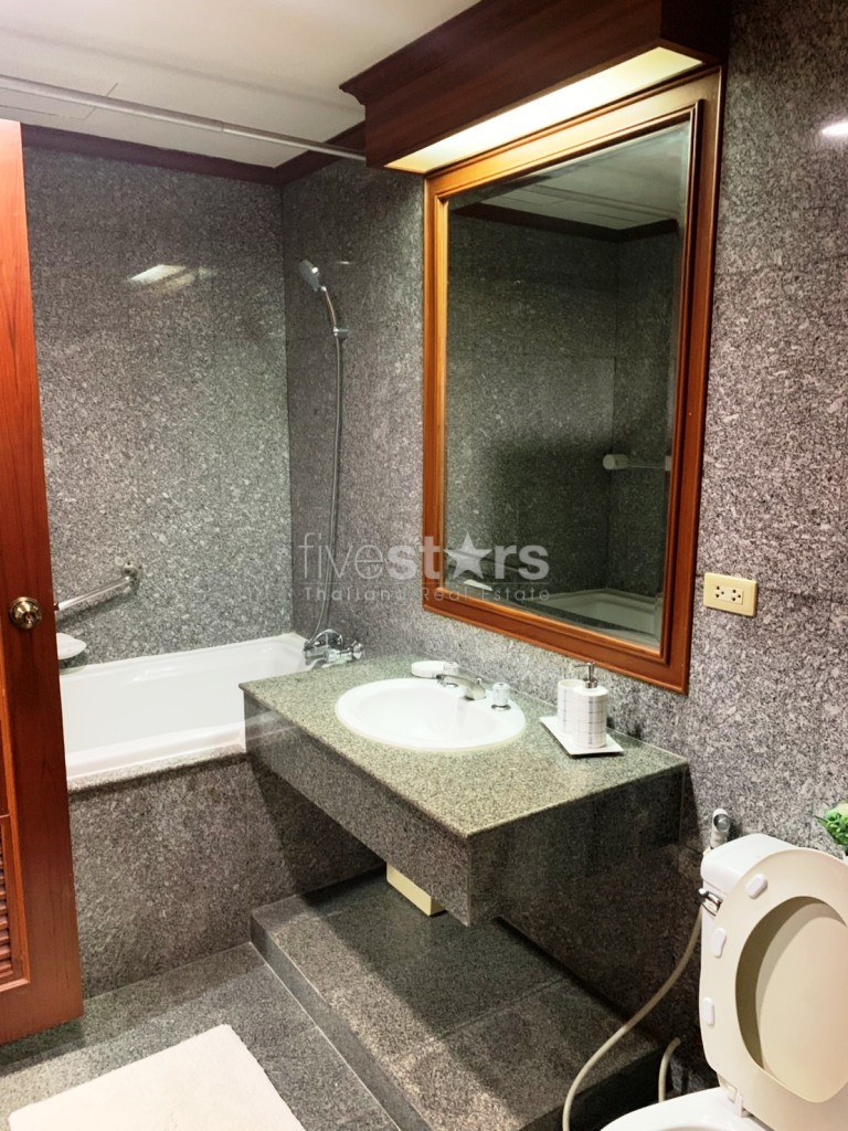 3 bedrooms apartment for rent near BTS Asoke, photo 18