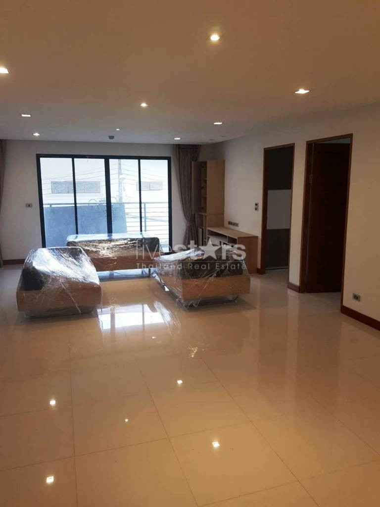 Brand new 3 bedrooms apartment for rent near BTS Nana and BTS Asoke