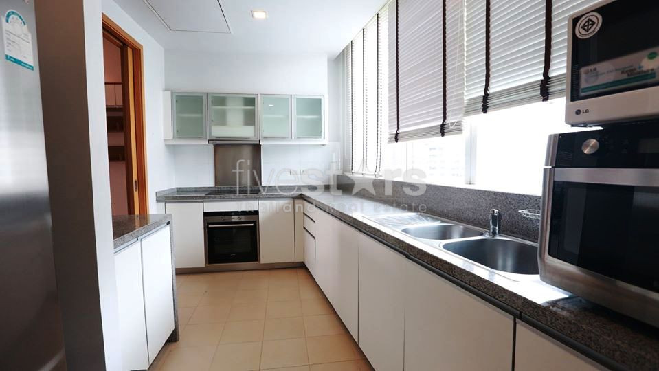 Modern 3 bedrooms condo for rent in Sukhumvit near BTS Asoke, photo 5
