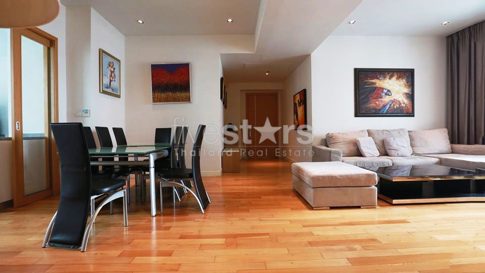 Modern 3 bedrooms condo for rent in Sukhumvit near BTS Asoke