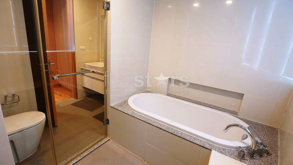 Modern 3 bedrooms condo for rent in Sukhumvit near BTS Asoke, photo 10