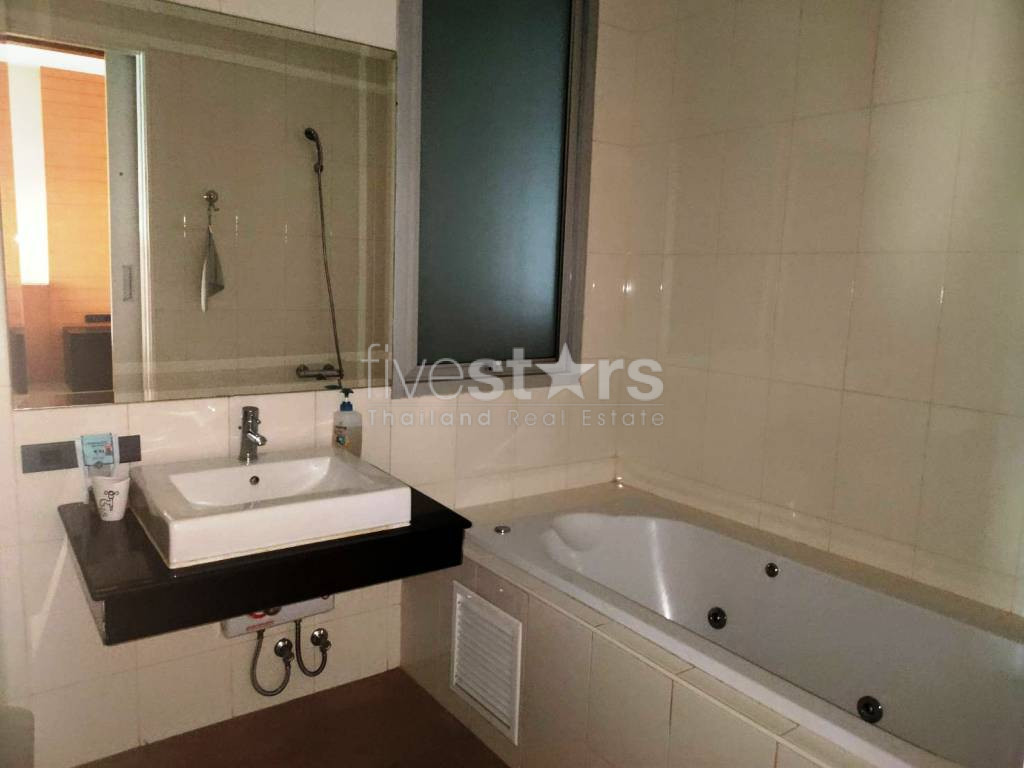 Duplex 2 bedrooms condo for rent in Asoke, photo 13