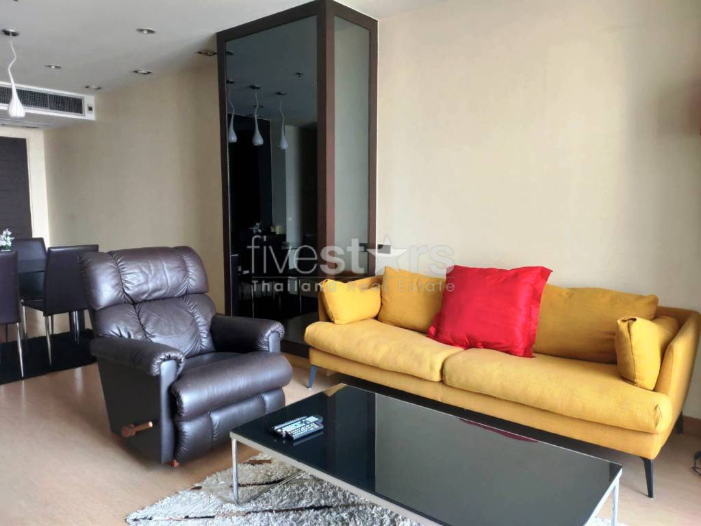 Duplex 2 bedrooms condo for rent in Asoke