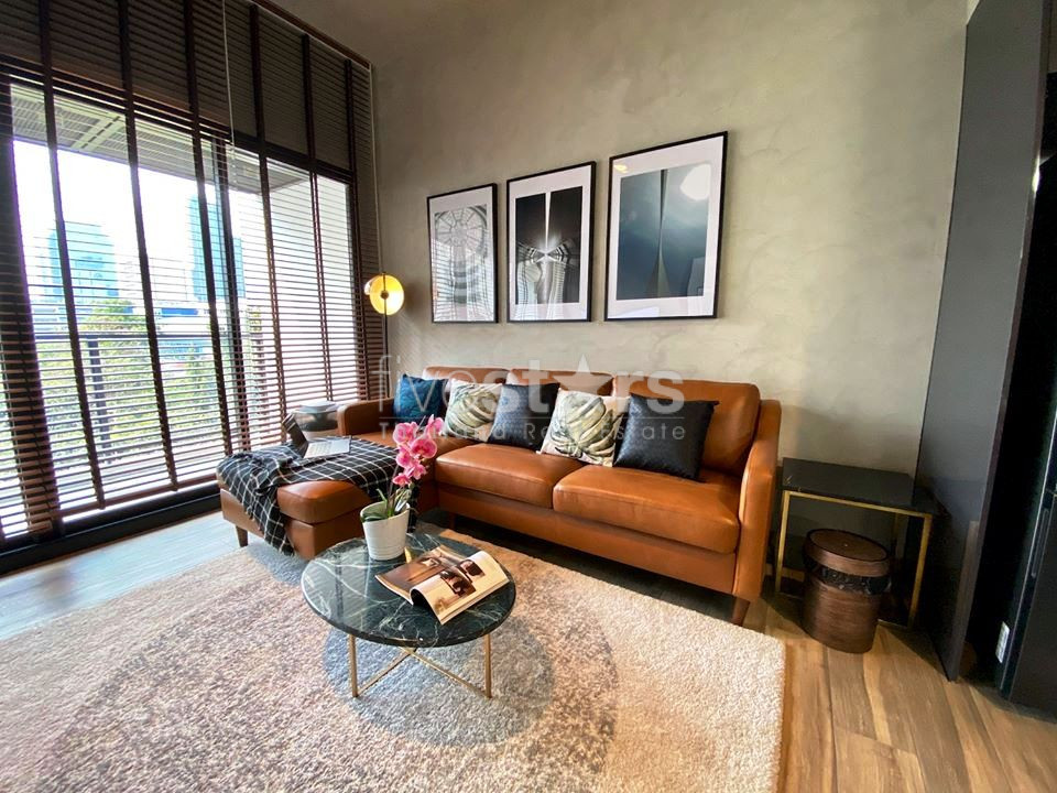 Loft style 2 bedrooms condo for rent in Asoke near MRT Petchaburi and airport link, photo 2
