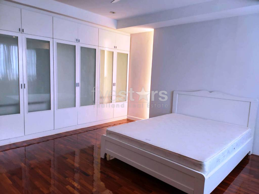 Pet friendly 4 bedrooms large balcony apartment for rent in Sukhumvit, photo 8