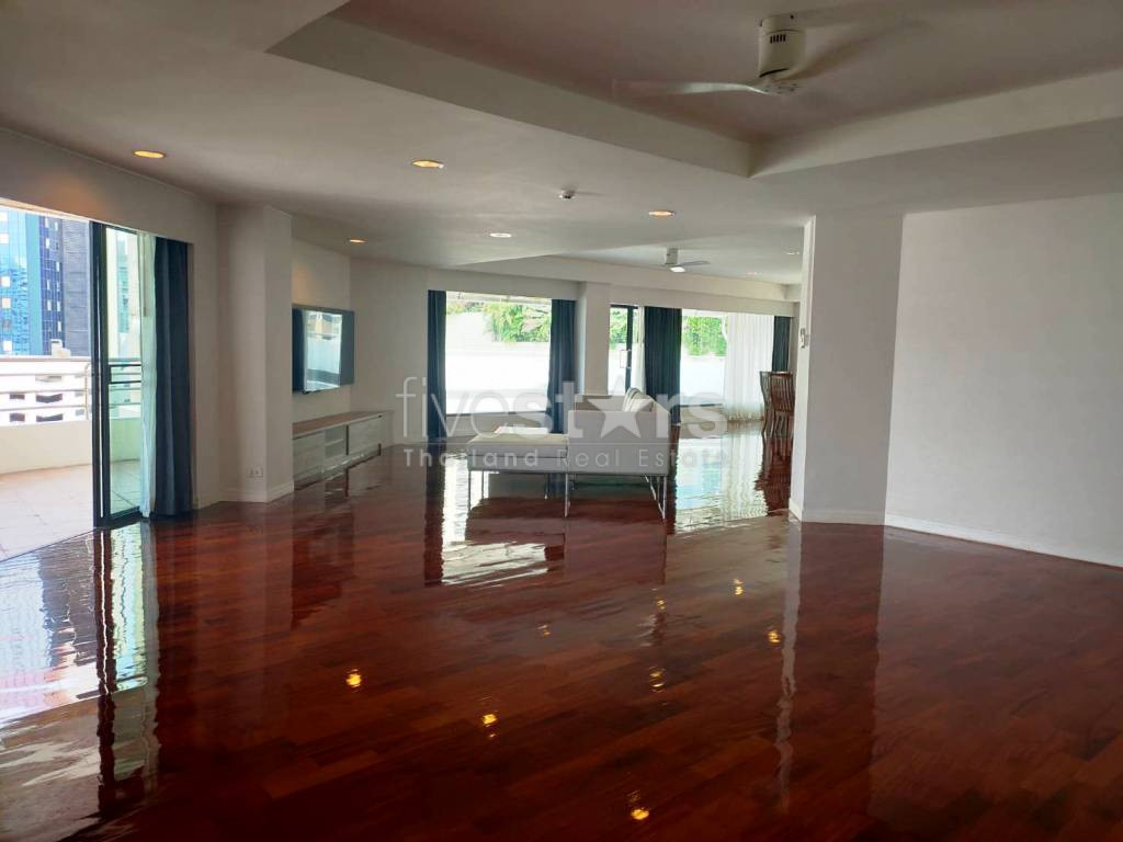 Pet friendly 4 bedrooms large balcony apartment for rent in Sukhumvit, photo 2