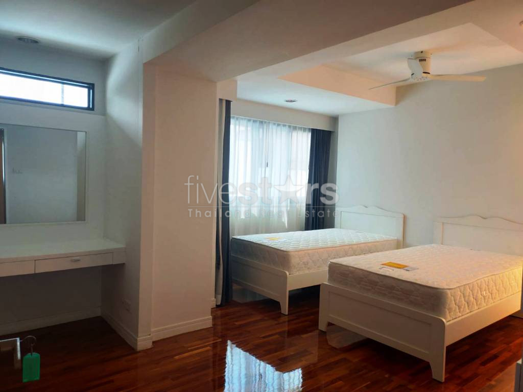 Pet friendly 4 bedrooms large balcony apartment for rent in Sukhumvit, photo 14