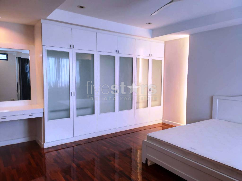 Pet friendly 4 bedrooms large balcony apartment for rent in Sukhumvit, photo 9