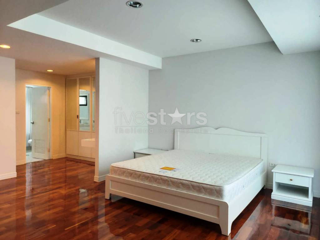 Pet friendly 4 bedrooms large balcony apartment for rent in Sukhumvit, photo 10