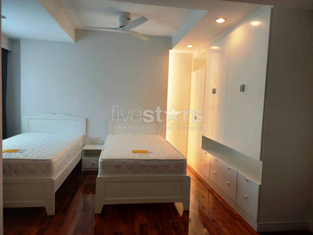 Pet friendly 4 bedrooms large balcony apartment for rent in Sukhumvit, photo 12