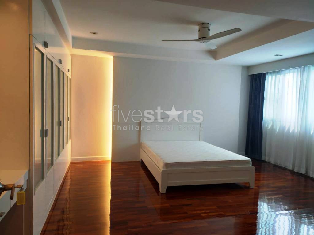 Pet friendly 4 bedrooms large balcony apartment for rent in Sukhumvit, photo 13